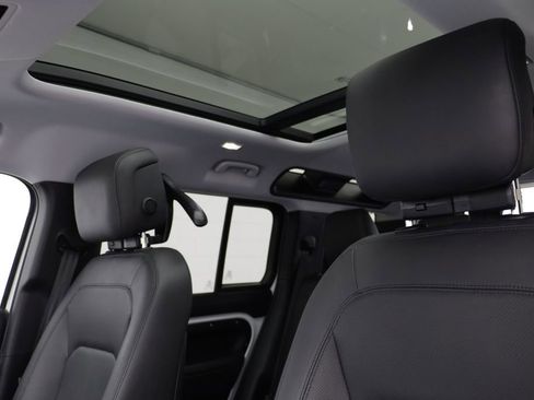 Used 2025 Land Rover Defender 110 S image 14