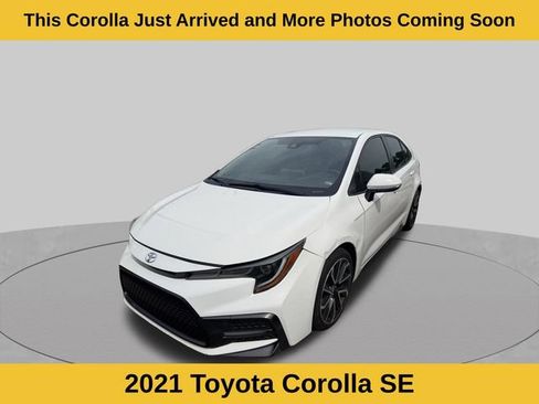 Used 2021 Toyota Corolla SE FWD image 2