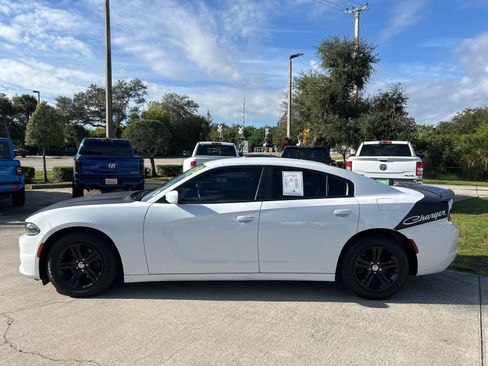 Certified 2020 Dodge Charger SXT image 2