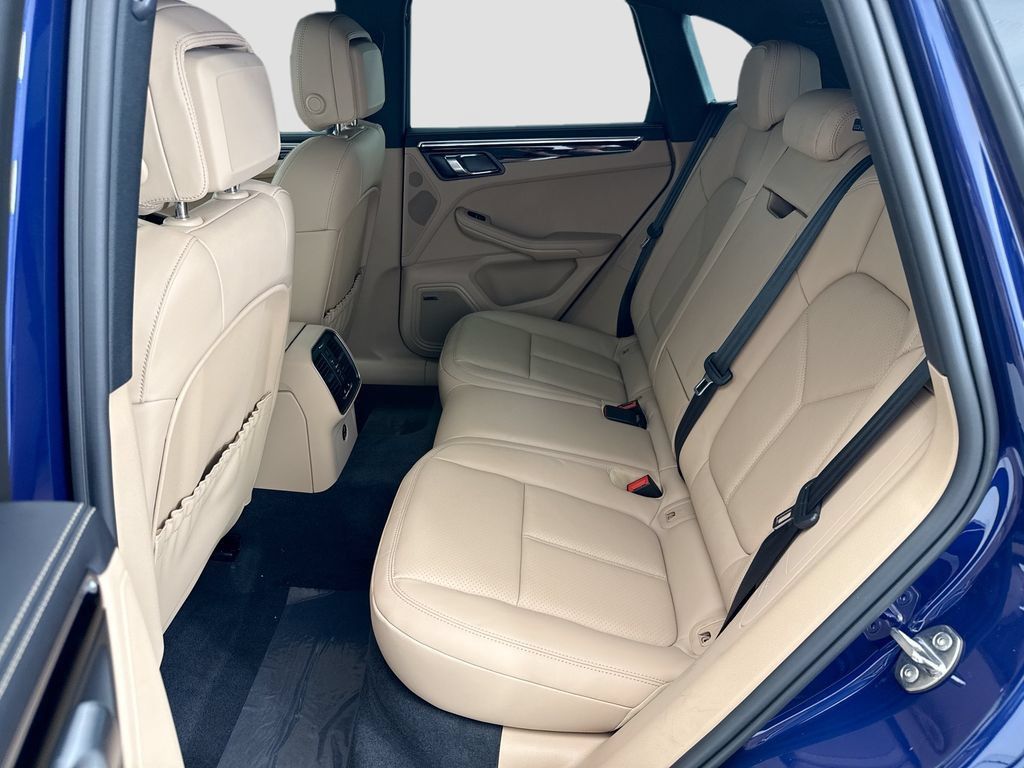 Used 2026 Porsche Macan AWD/4WD image 18