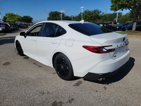 Used 2025 Toyota Camry SE w/ Convenience Package FWD image 7