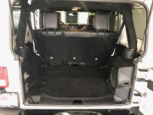 Used 2014 Jeep Wrangler Unlimited Sahara image 12
