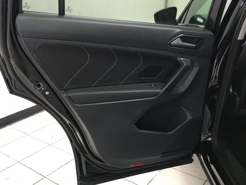 Used 2023 Volkswagen Tiguan SE w/ Panoramic Sunroof Package FWD image 10