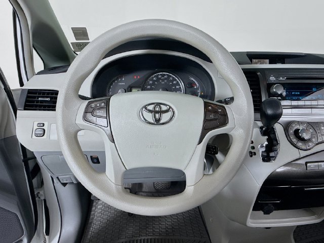 Used 2011 Toyota Sienna LE FWD image 11