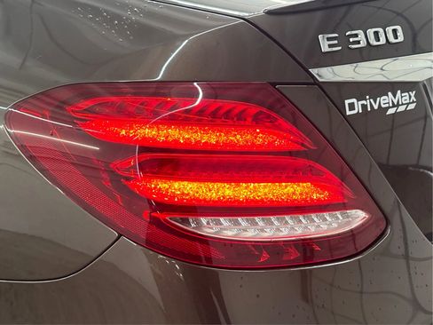 Used 2017 Mercedes-Benz E 300 image 35
