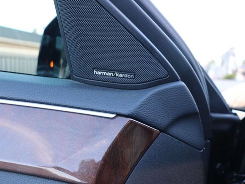 Used 2013 Mercedes-Benz E 350 Sedan image 33