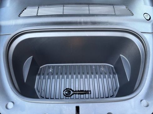 Used 2022 Tesla Model Y Long Range image 20