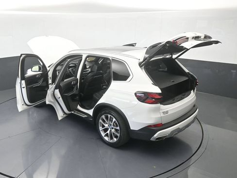 Used 2025 BMW X5 xDrive50e AWD/4WD image 69