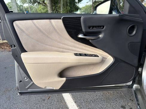 Used 2023 Lexus LS 500 w/ Accessory Package (Z2) RWD image 13