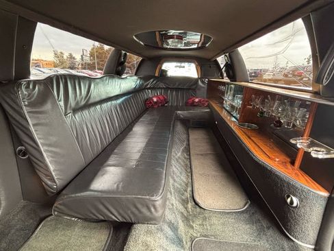 Used 2001 Lincoln Town Car Executive image 16