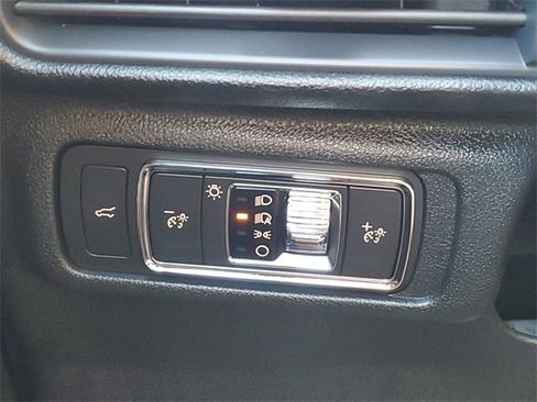 Used 2021 Lincoln Corsair AWD w/ Premium Package image 7