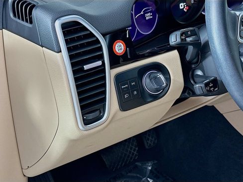 Certified 2023 Porsche Cayenne Platinum Edition AWD/4WD image 11