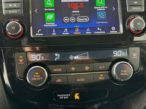 Used 2020 Nissan Rogue SV w/ Premium Package image 16