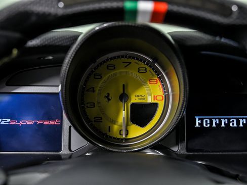 Used 2019 Ferrari 812 Superfast RWD image 28