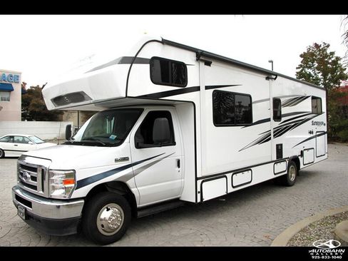 Used 2022 Ford E-450 and Econoline 450 Super Duty w/ Motorhome Prep Package RWD image 7