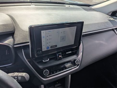Used 2025 Toyota Corolla Cross XLE image 25