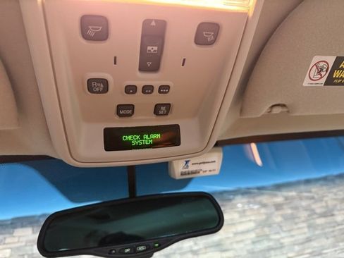 Used 2003 Lincoln Town Car Signature image 24