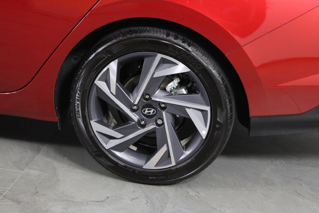 Certified 2024 Hyundai Elantra Limited FWD image 15