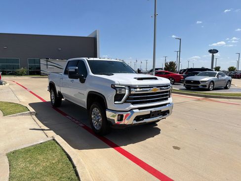 Used 2024 Chevrolet Silverado 2500 LTZ w/ LTZ Convenience Package AWD/4WD image 9