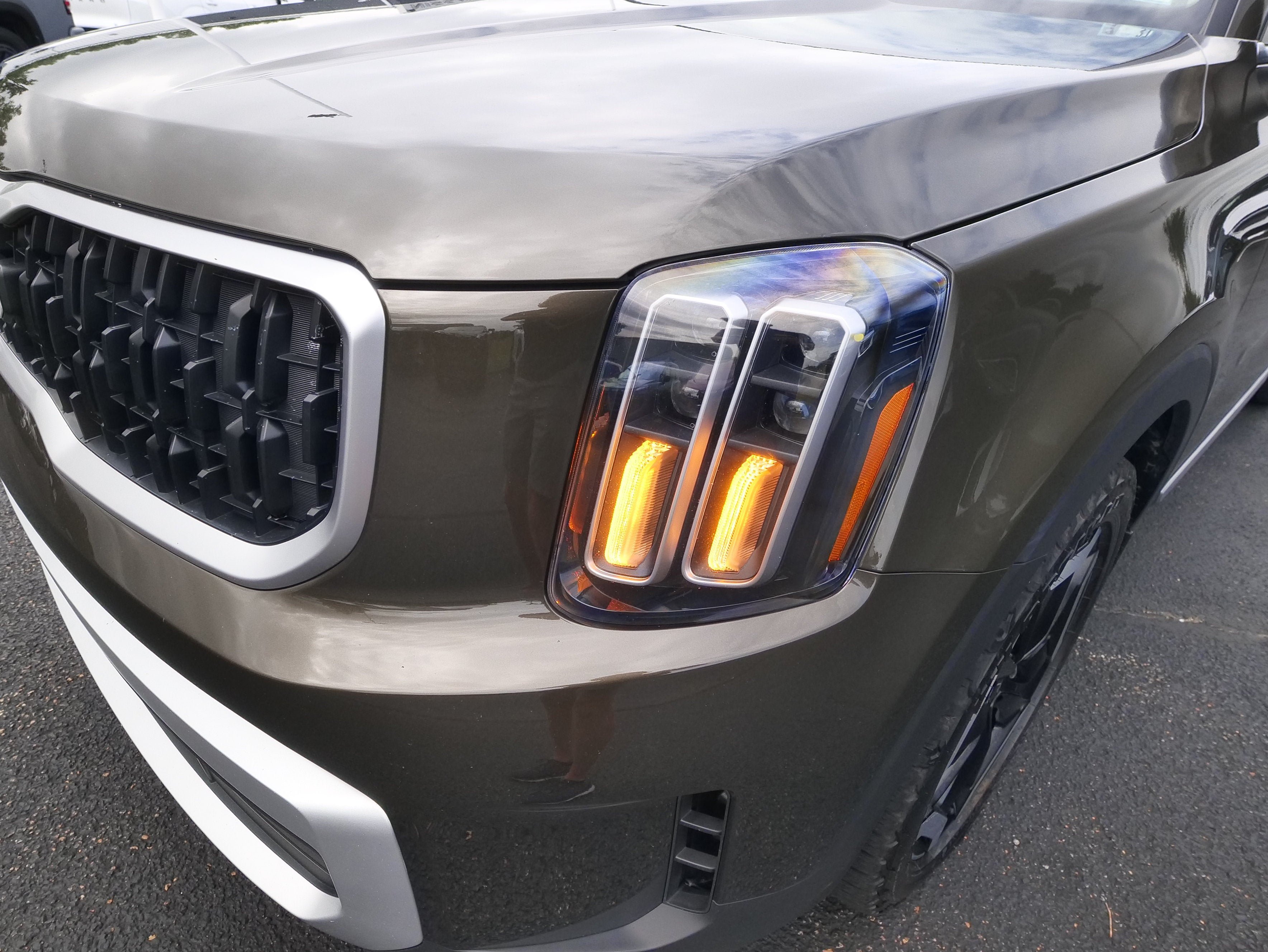 Used 2024 Kia Telluride EX w/ EX Captain's Chair Package AWD/4WD image 11