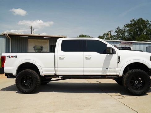 Used 2019 Ford F250 Lariat w/ Lariat Value Package AWD/4WD image 3