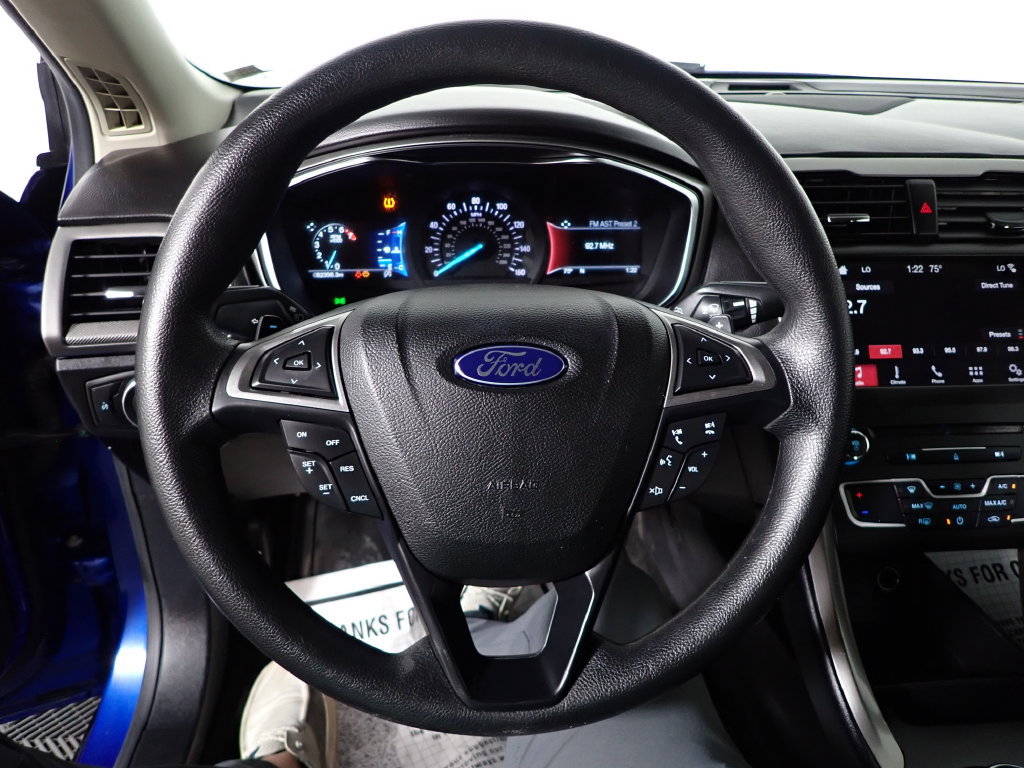 Used 2017 Ford Fusion SE w/ Fusion SE Technology Package FWD image 23