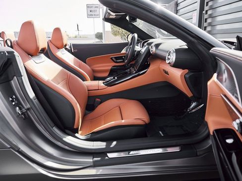 Used 2024 Mercedes-Benz SL 55 AMG 4MATIC image 18