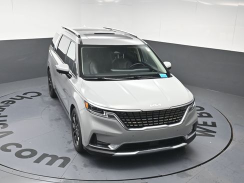 Used 2022 Kia Carnival SX Prestige image 14