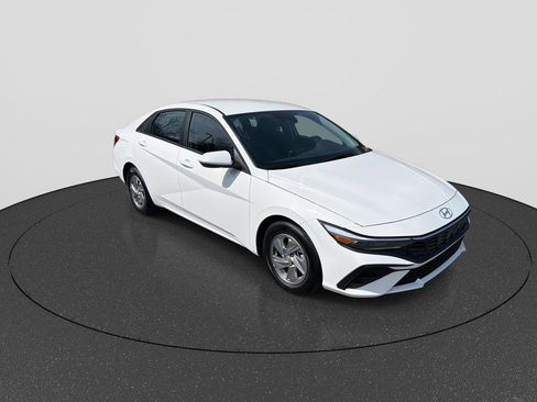 New 2026 Hyundai Elantra SE FWD image 2
