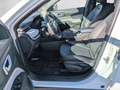 Used 2024 Jeep Compass Latitude image 15