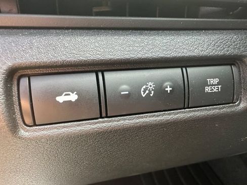 Used 2025 Nissan Altima 2.5 SV FWD image 11