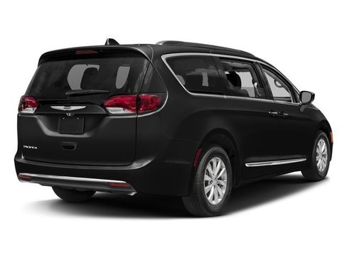 Used 2017 Chrysler Pacifica Touring-L Plus FWD image 2