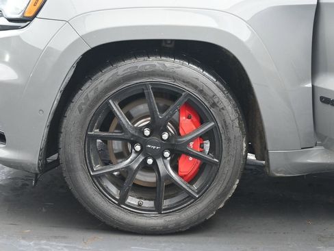 Used 2019 Jeep Grand Cherokee SRT image 32