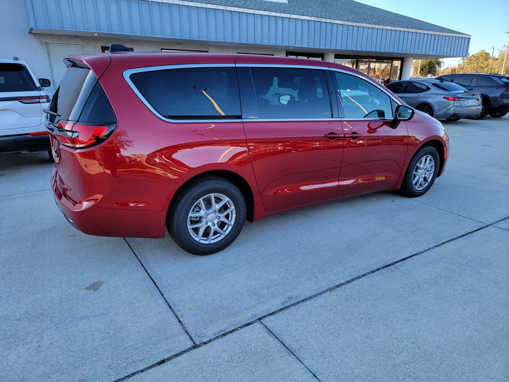 New 2026 Chrysler Pacifica Select FWD image 6
