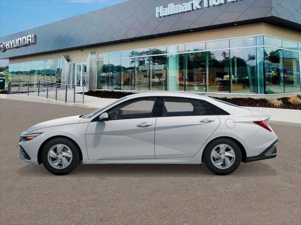New 2026 Hyundai Elantra SE FWD image 3