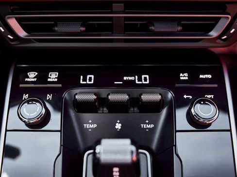 Used 2021 Porsche 911 Turbo S image 64