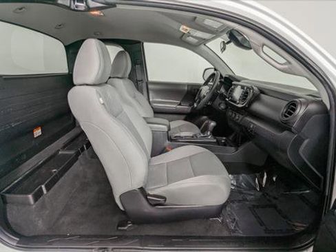 Used 2022 Toyota Tacoma SR image 17