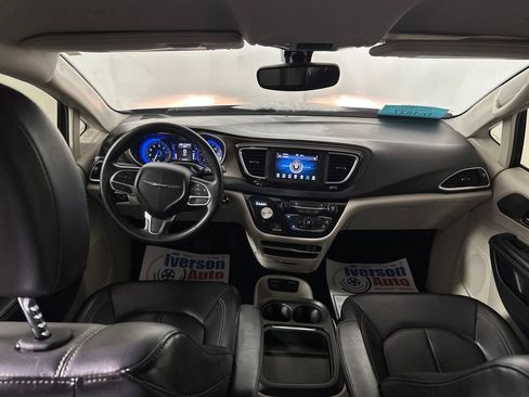 Used 2020 Chrysler Voyager Lxi FWD image 30