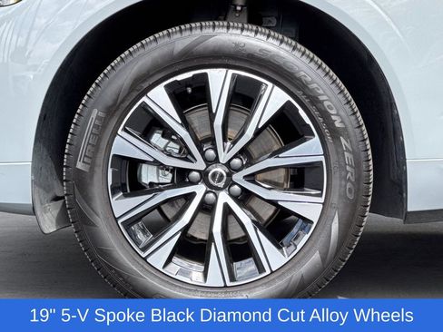 Certified 2025 Volvo XC60 B5 Core image 25