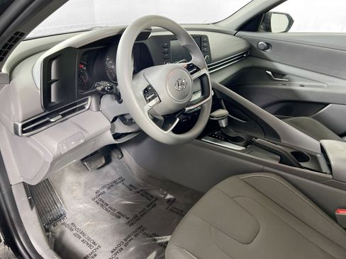 Used 2023 Hyundai Elantra SEL image 9