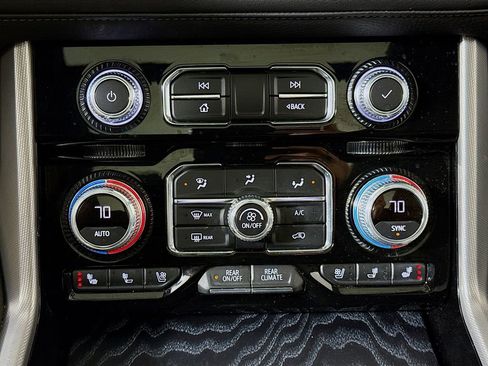 Used 2022 GMC Yukon XL Denali AWD/4WD image 16