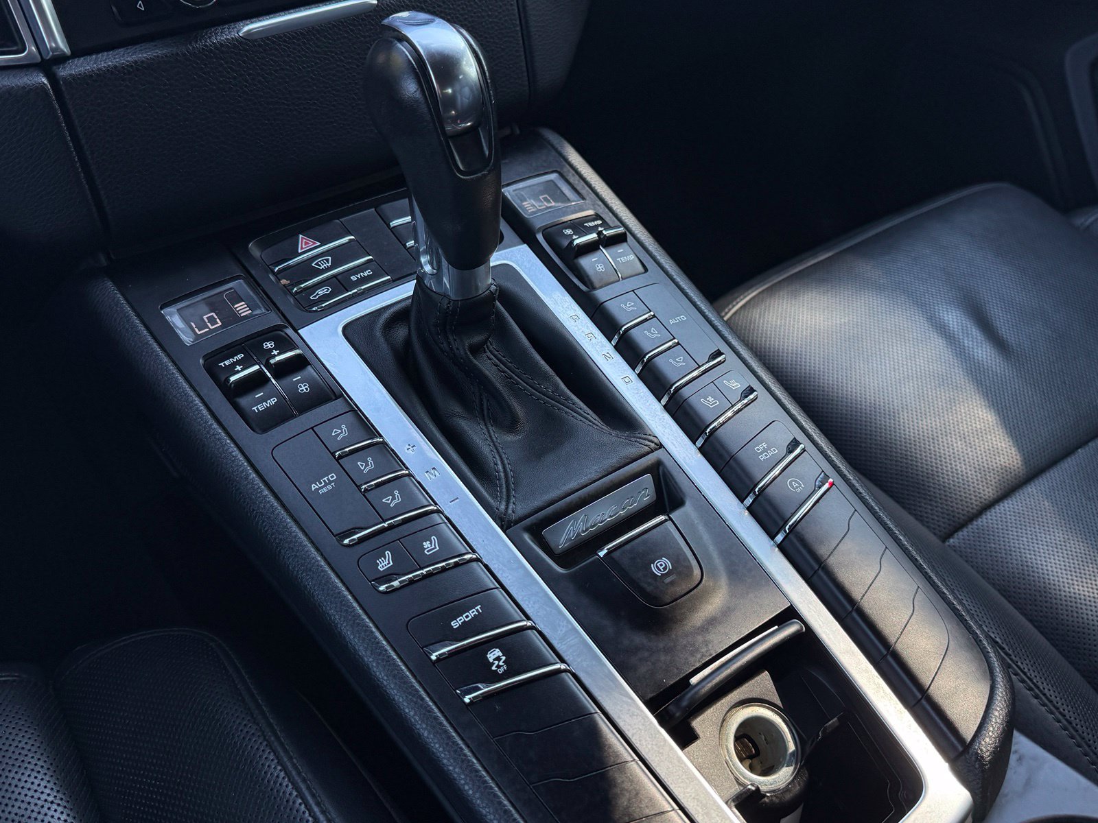 Used 2015 Porsche Macan S AWD/4WD image 30