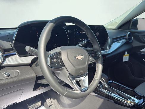 Used 2025 Chevrolet Trax LT w/ Driver Confidence Package FWD image 33