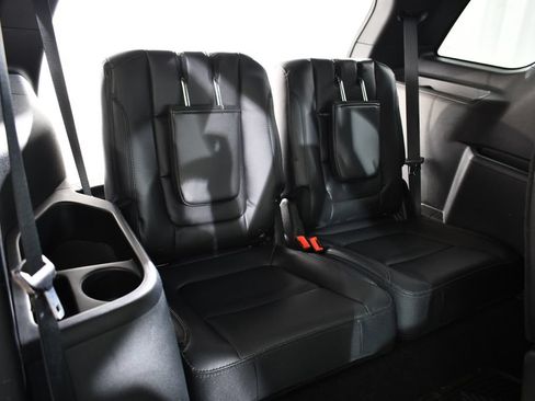 Used 2019 Ford Explorer XLT w/ Equipment Group 202A AWD/4WD image 20