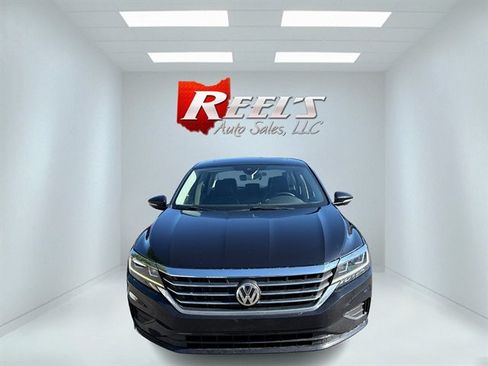 Used 2022 Volkswagen Passat 2.0T SE FWD image 3