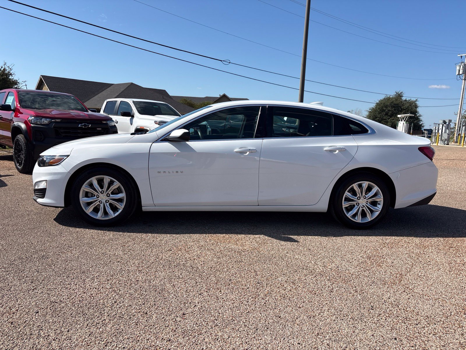 Used 2020 Chevrolet Malibu LT FWD image 2