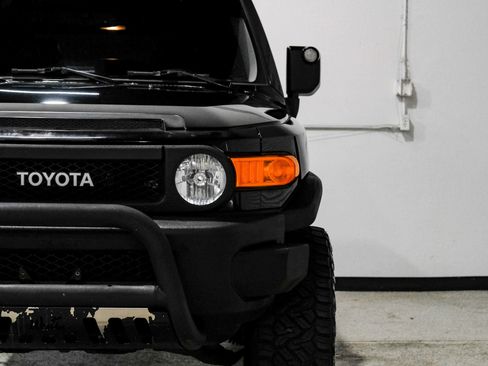 Used 2013 Toyota FJ Cruiser 4WD w/ Convenience Pkg image 51