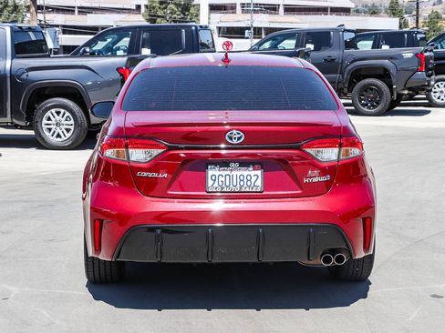 Used 2023 Toyota Corolla SE w/ SE Package FWD image 6