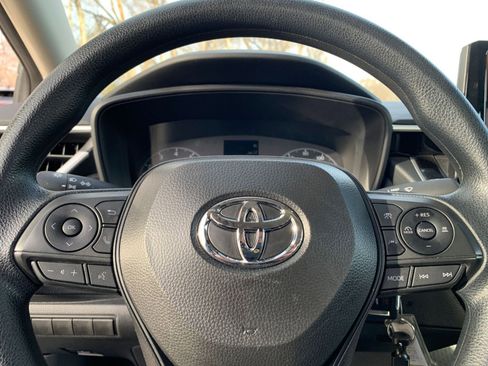 Used 2025 Toyota Corolla LE image 25