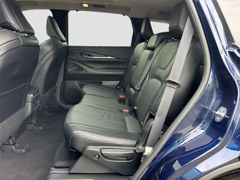 Used 2023 INFINITI QX60 Sensory w/ Cargo Package FWD image 26